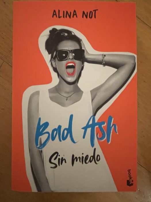 Livros de bolso em 2 mao