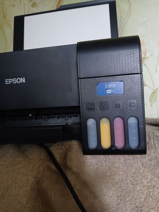 Продам кольоровий принтер епсон 3151