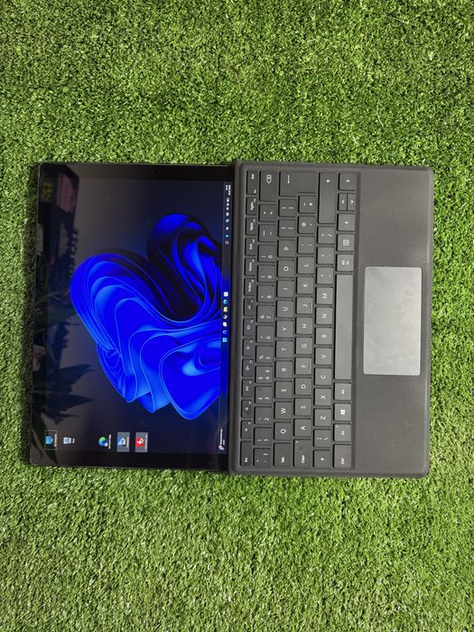Microsoft Surface Pro 7 Plus I51135G7 | Iris Xe Graphics 4Gb | 8Gb Ram | 250 M2 ssd |
