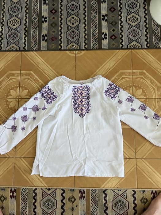 Вишита сорочка для дівчинки як нова.