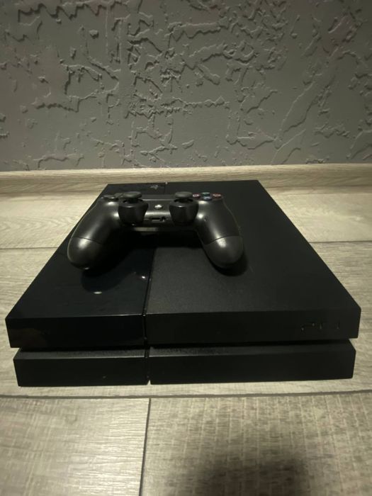 Продам ігрову приставку ps 4 slim на 500gb повністю справна в відміному стані