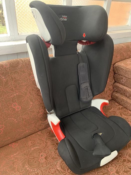 Автокрісло Britax Romer Kidfix II XP 15-36 кг (3,5-12 років)