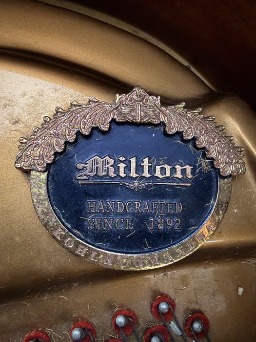 Piano 1/4 de cauda Milton