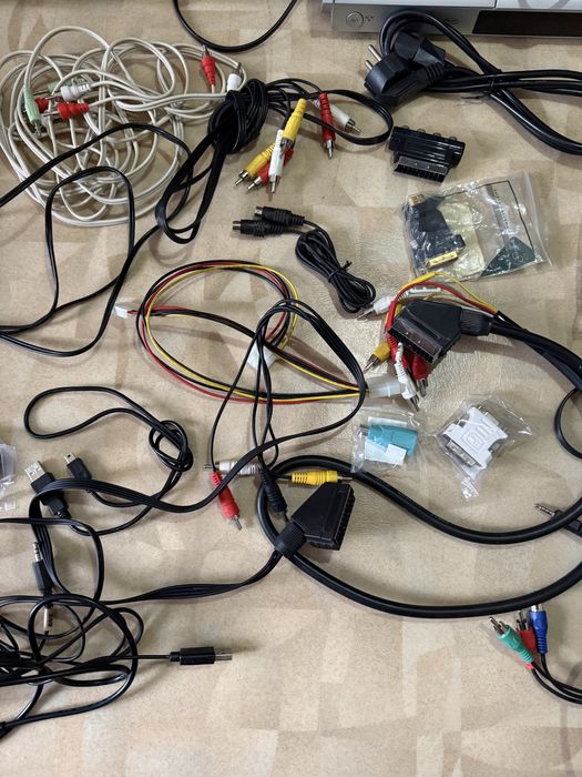 DVD, провода и всякая мелочь