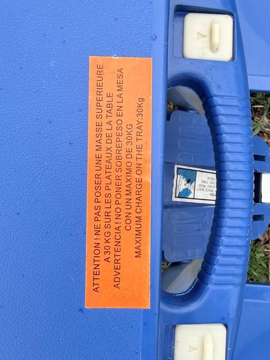 Stół walizka z fotelikami