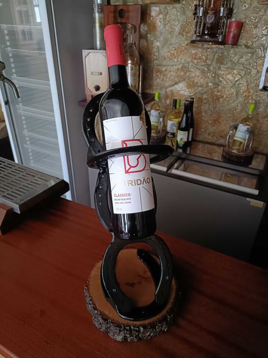 Garrafeira de ferraduras