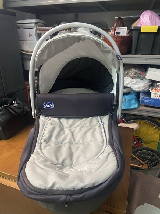 Alcofa de bebe da marca chicco