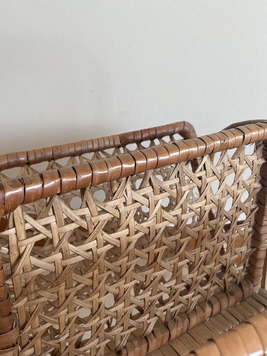Porta revistas em verga/rattan