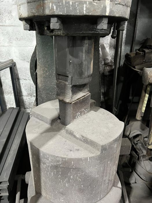 Кузнечний молот пневматичний