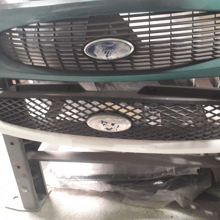 Grelhas para choques Ford