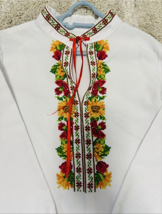 Продам вишиванку на 134 8-9років