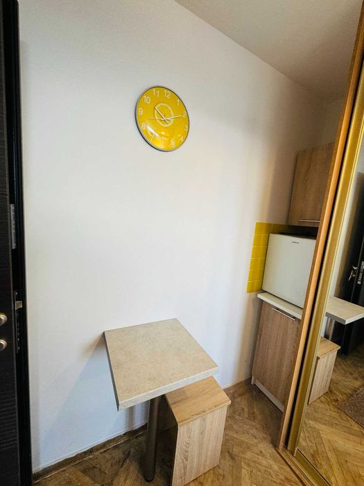 Оренда кімнати в гуртожитку сімейного типу.