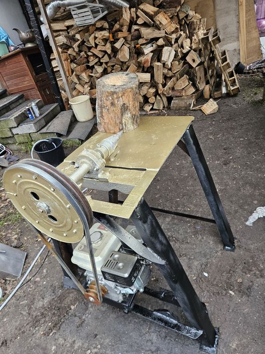 Łuparka świdrowa spalinowa do drewna 7 hp rębak