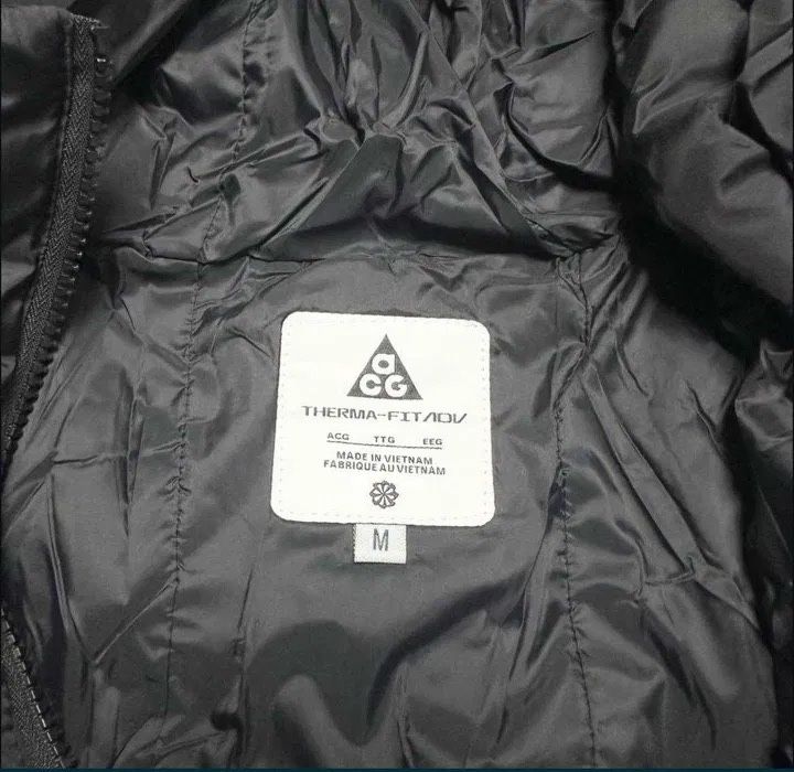пуховик від бренду Nike ACG