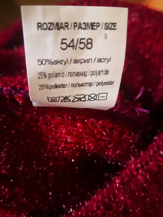 Piękna czapka Burgundowa