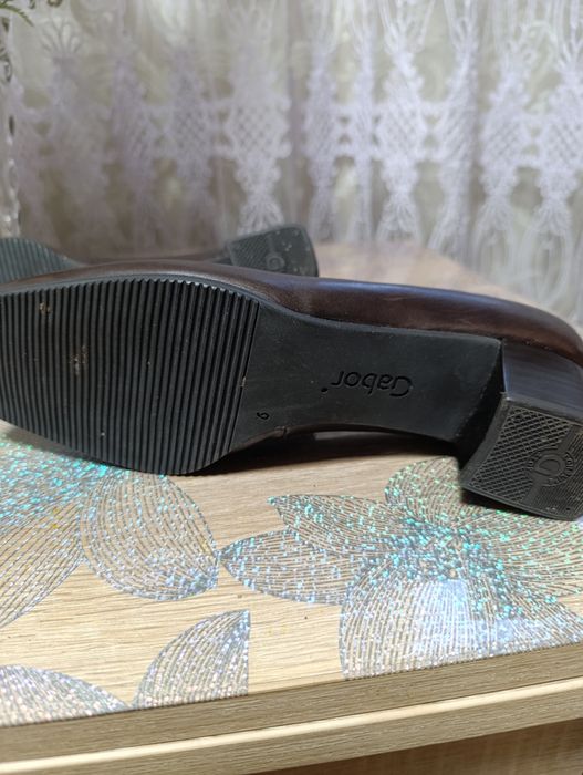 Продам недорого женскую обувь или обменяю на зерно.