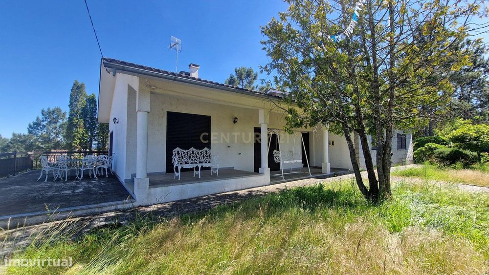 Moradia térrea com piscina e jardim próxima da cidade de Viseu