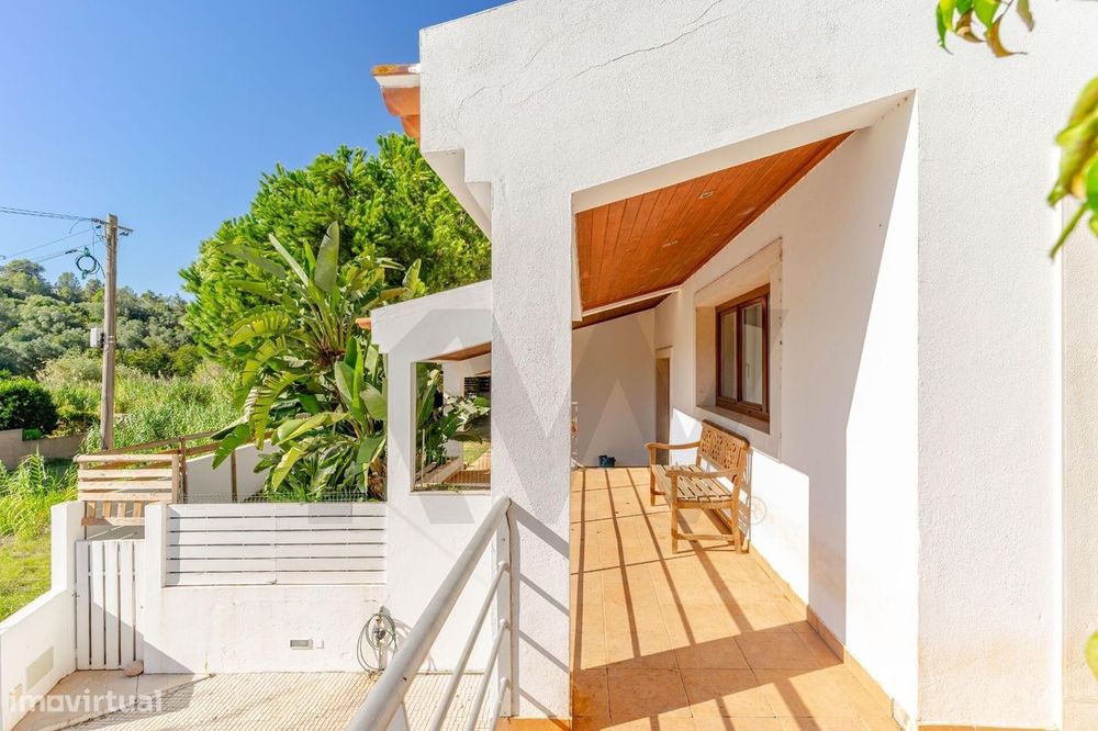 Moradia T4+1 com piscina, jardim amplo e garagem | Barcarena