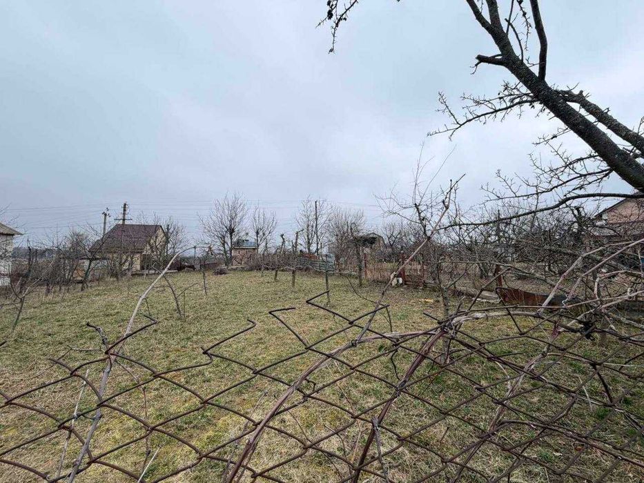 Продаж дачі та 2 земельних ділянок у с. Березина