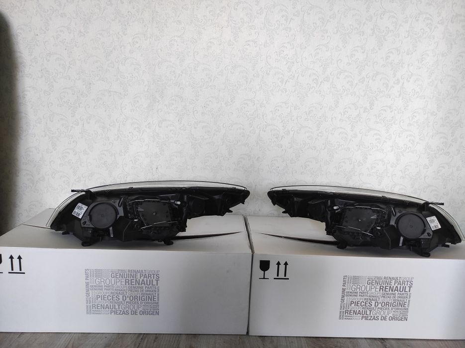 Фара фари Рено Меган 3 Renault megane 3 260108719R 260607449R