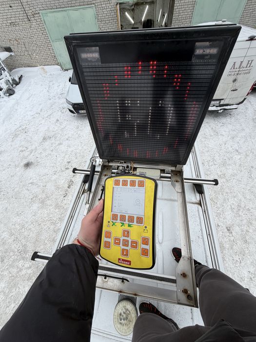 Дорожнє обмеження швидкості. Дорожня служба.