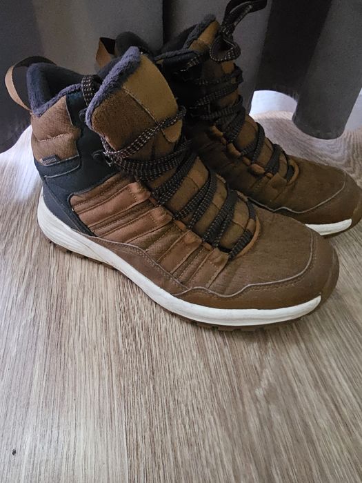 Zimowe buty turystyczne