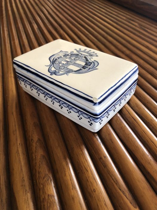 Caixa antiga portuguesa