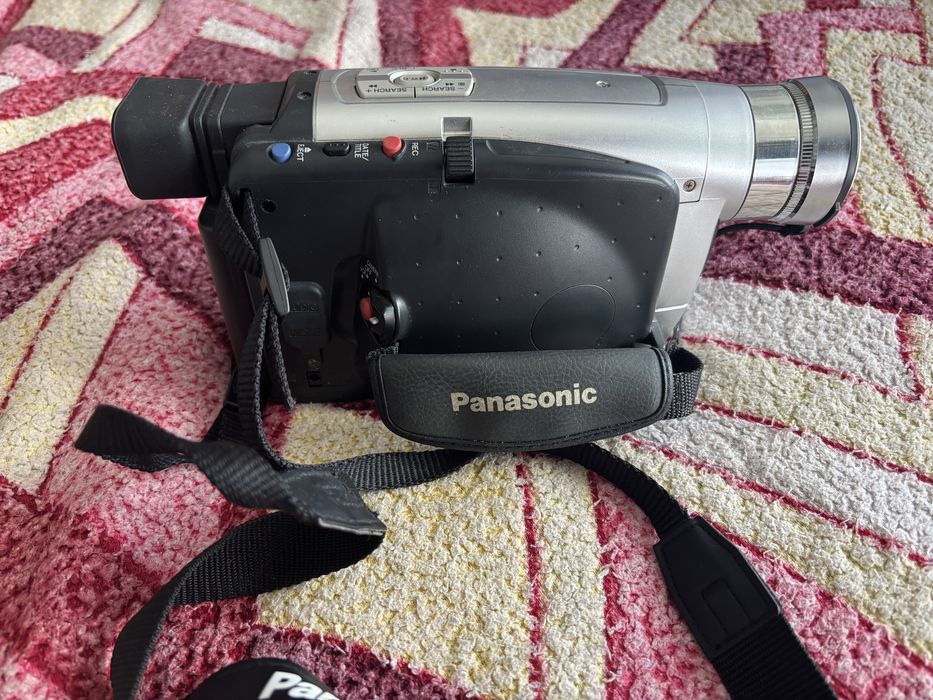 Відеокамера Panasonic NV-RZ17 (VHS-C) + сумка и зарядка