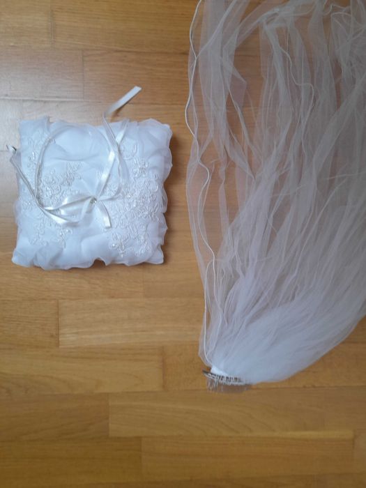 Piękna biała suknia ślubna z trenem rozm. XS + gratisy