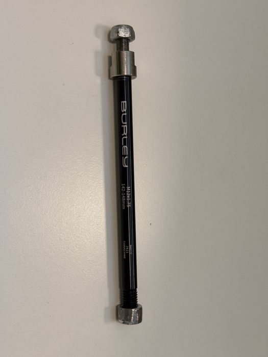 Oś do montażu przyczepki rowerowej Thru Axle 142mm 148mm 12x1.75 Thule