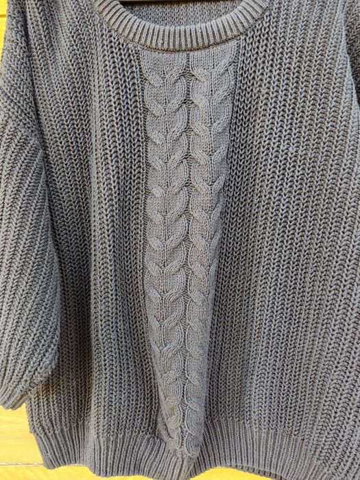 Sweter z warkoczem