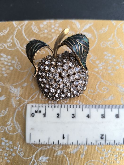 Alfinete de fantasia maçã (strass)