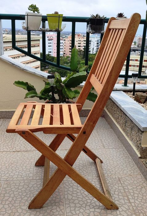 5 Cadeiras de madeira confortaveis dobraveis em muito bom estado