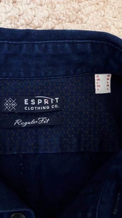 Джинсовая рубашка Esprit.