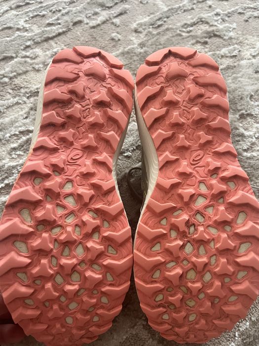 Жіночі кросівки Asics Gel-Kanaku 6