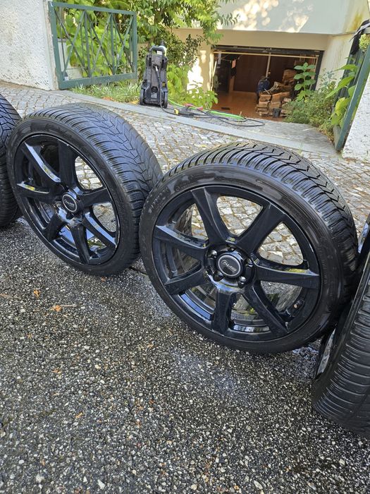 Jantes Pretas de 18 OZ design com pneus
