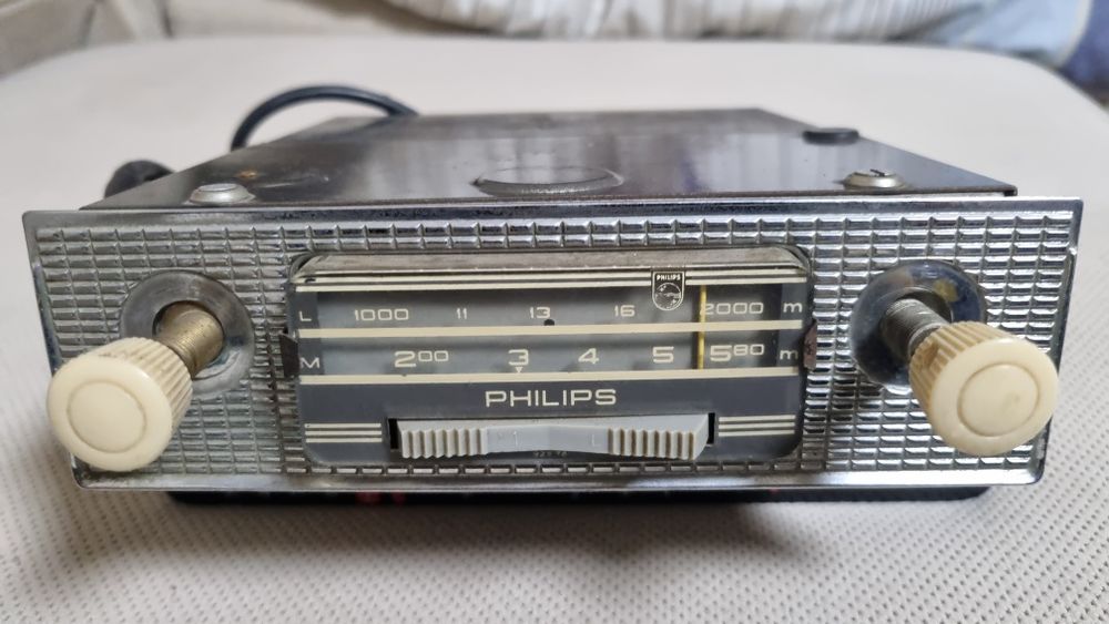 Zabytkowe radio samochodowe Philips