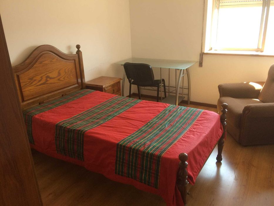 Quarto para arrendar a estudante - Quarto Luminoso e Mobilado (16m²) Rua General Humberto Delgado (Coimbra)