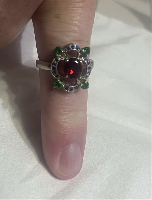 Продам кольцо серебрянное