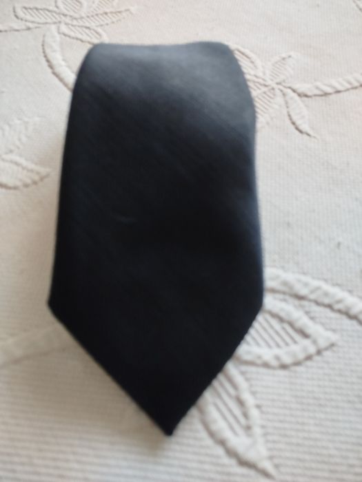 Gravata de cor preta
