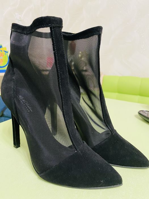 Ботинки, ботфорли, туфлі