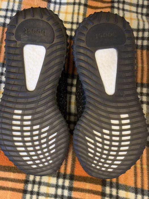 Продам нові кросівки Adidas Yeezy Boost 350