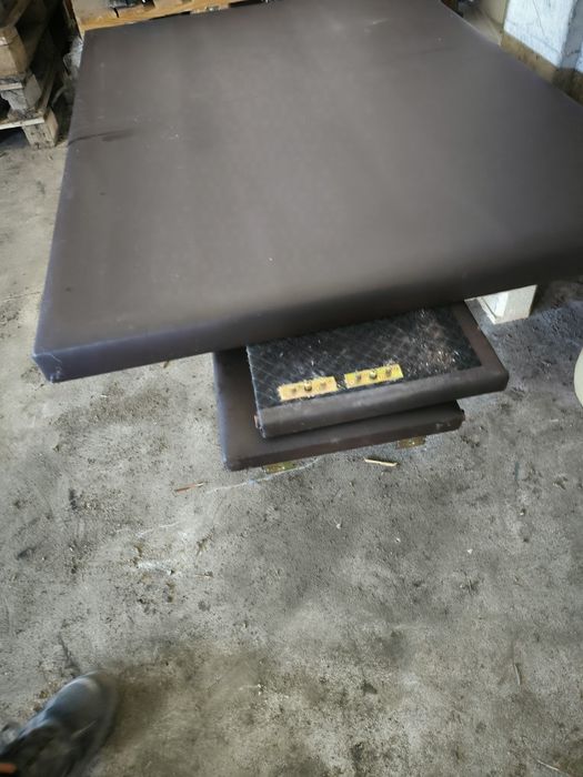 Cama articulada  com cabeceira e laterais em pele