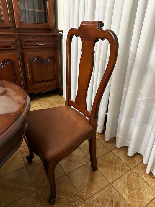 Mesa de jantar extensivel  com 6 cadeiras - com desgaste