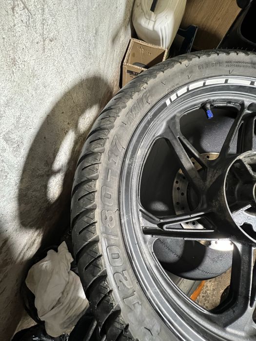 Резина SHIHFA  на Мото 120/80/17 в хорошому стані