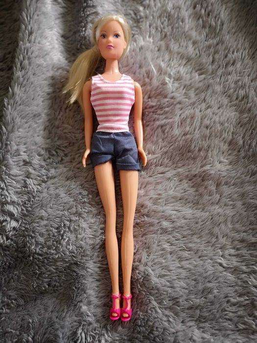 Lalka Steffi w spodenkach