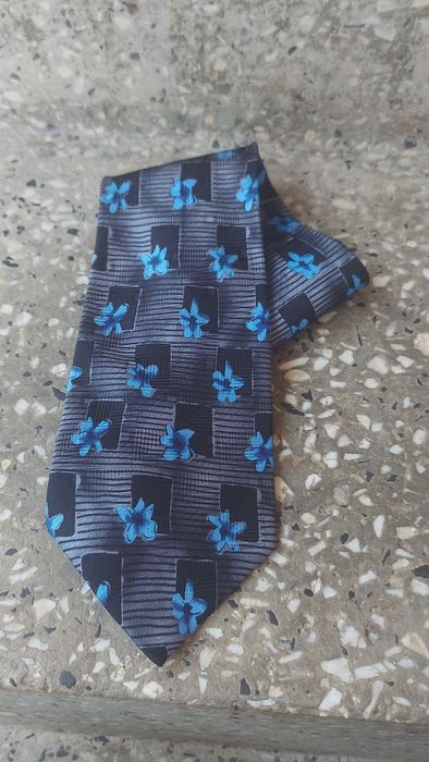 krawat jedwabny 100% jedwab silk cavenline classic kwiaty niebieskie