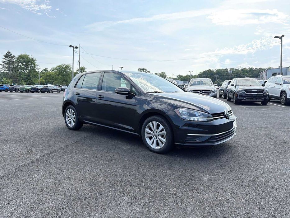 Volkswagen Golf      2021