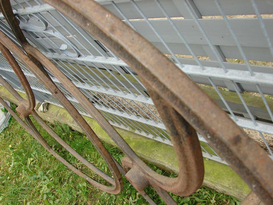 Stare koło koła żeliwne 116cm