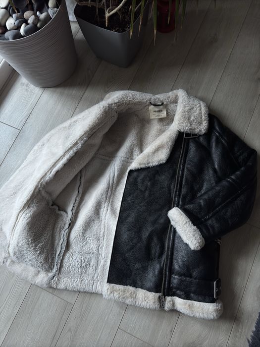 Дублянка шкіряна чорна з білим хутром